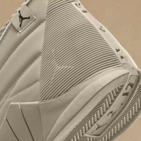 Nike Air Jordan 15 Billie Eilish - Picture 6 of 12